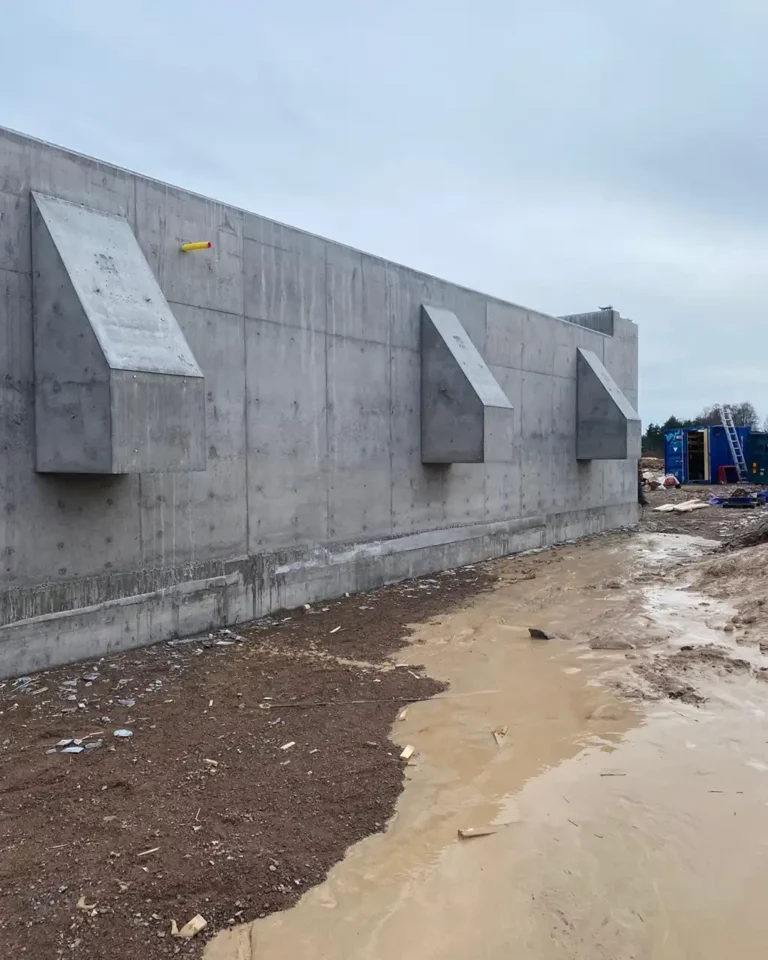 Platsgjutna betongkonstruktioner, Klass I. Mora